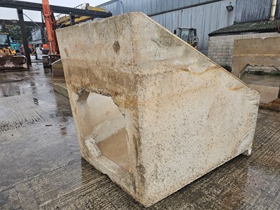 Lot 140cm x 190cm x 200cm Headwall (100cm x 100cm Centre)