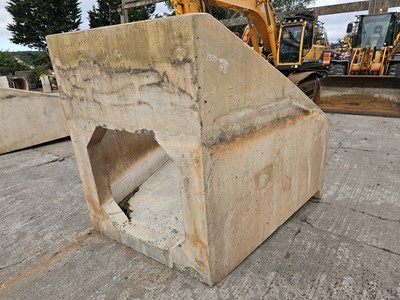 Lot 140cm x 190cm x 200cm Headwall (100cm x 100cm Centre)