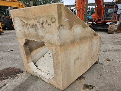 Lot 140cm x 190cm x 200cm Headwall (100cm x 100cm Centre)