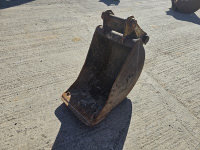 Lot Strickland 18" Digging Bucket 45mm Pin to suit 4-6 Ton Excavator