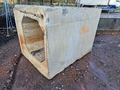 Lot 354 - 140cm x 140cm x 200cm Concrete Culvert, 100cm x 100cm Centre