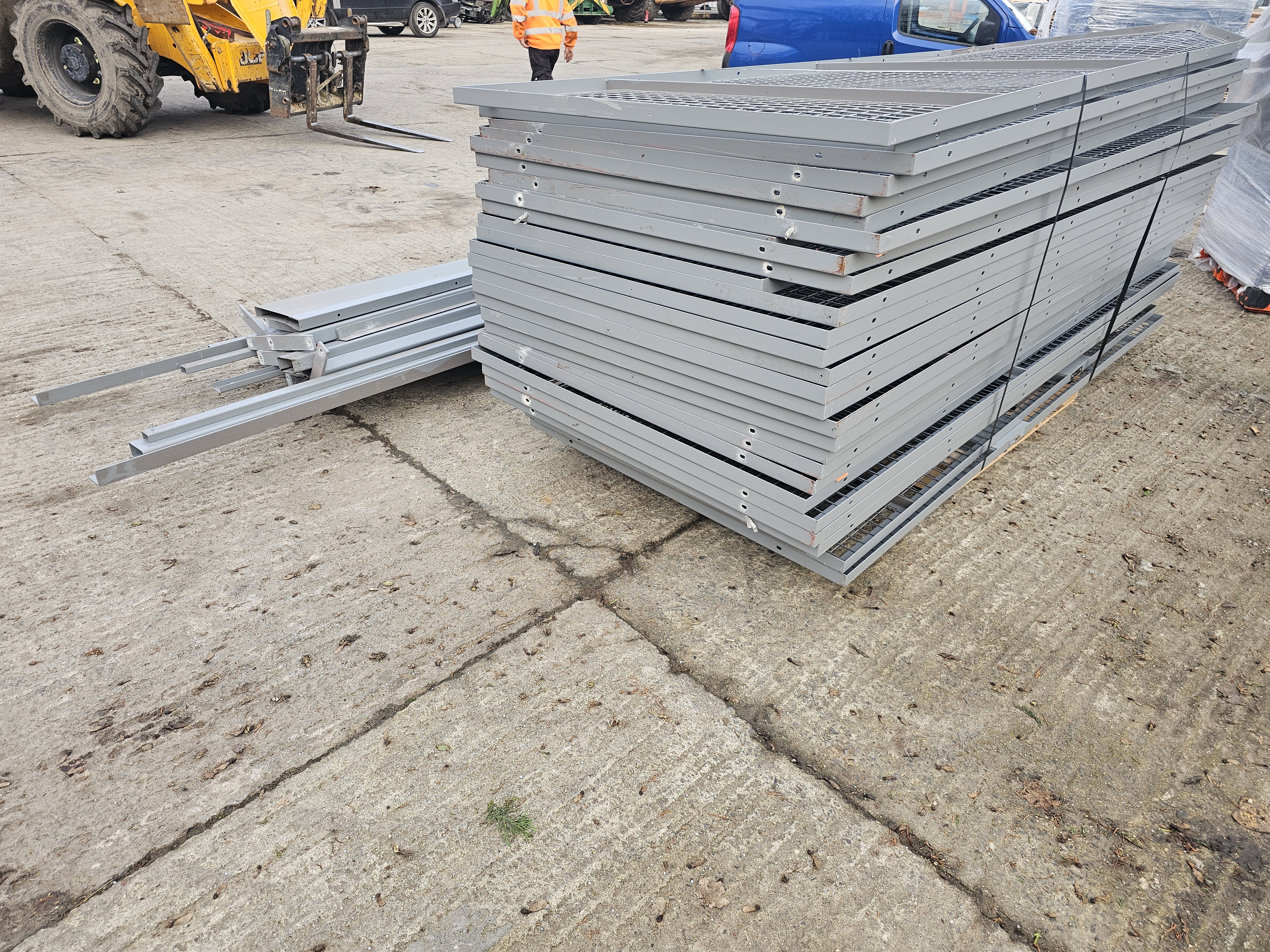 Lot 840 - Selection Of Mesh Caging & Frame Work