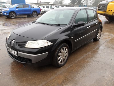 Lot 2008 Renault Megane Dynamique 1.6, 5 Speed