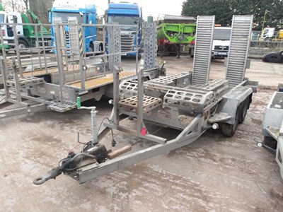 Lot Indespension 2.7 ton Twin Axle Plant Trailer, Ramps, Track Box