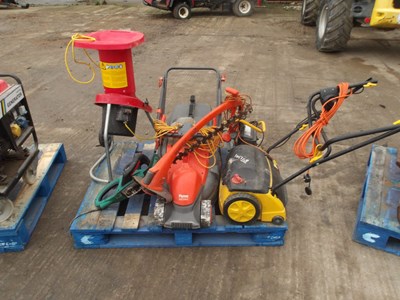 Lot 1x Pallet of Electricals inc, Flood Light, Chipper, Flymo Lawnmower, Hedge Cutter, Moss Scrubber, Strimmer