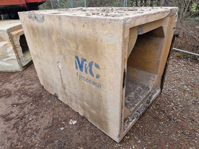 Lot 596 - 140cm x 140cm x 200cm Concrete Culvert, 100cm x 100cm Centre, 5.5Ton