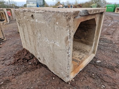 Lot 605 - 140cm x 140cm x 200cm Concrete Culvert, 100cm x 100cm Centre, 5.5Ton