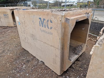 Lot 608 - 140cm x 140cm x 200cm Concrete Culvert, 100cm x 100cm Centre, 5.5Ton