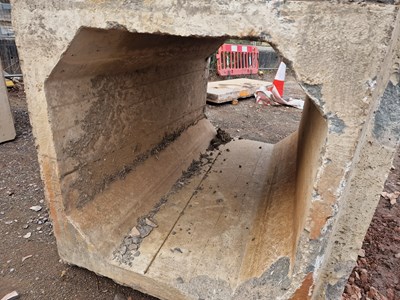 Lot 610 - 140cm x 140cm x 200cm Concrete Culvert, 100cm x 100cm Centre, 5.5Ton