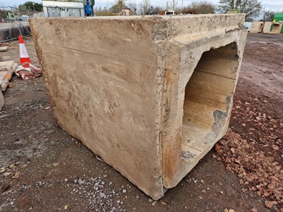 Lot 610 - 140cm x 140cm x 200cm Concrete Culvert, 100cm x 100cm Centre, 5.5Ton