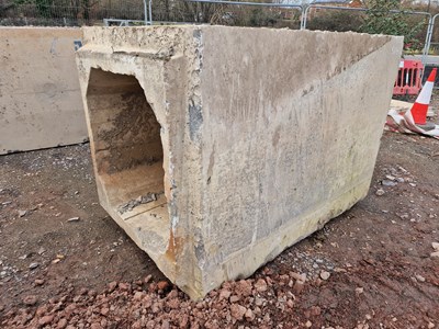 Lot 610 - 140cm x 140cm x 200cm Concrete Culvert, 100cm x 100cm Centre, 5.5Ton