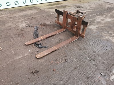 Lot S40mm Pin Adjustable Pallet Forks To Suit A 4-6 Ton Excavator