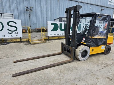 Lot D150C-500 Diesel Forklift, 2 Stage Mast, Side Shift, 8 ft Long Forks