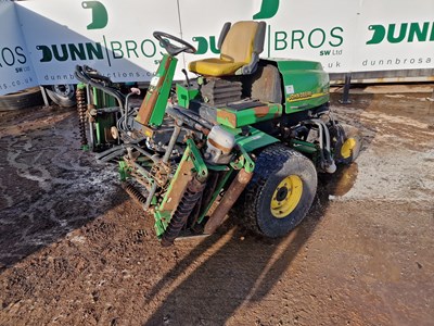 Lot 33 - 2002 John Deere 3235B 4WD Diesel 5 Gang Ride on Lawnmower