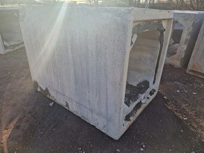 Lot 590 - 140cm x 140cm x 200cm Concrete Culvert, 100cm x 100cm Centre, 5.5Ton