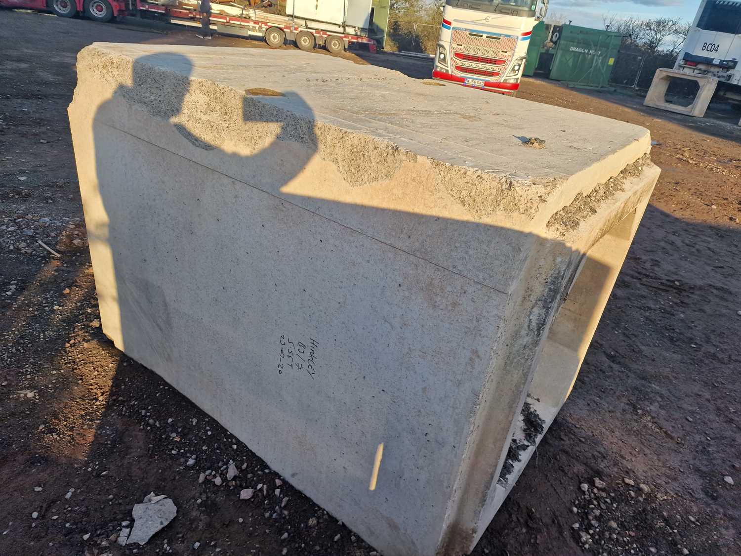 Lot 590 - 140cm x 140cm x 200cm Concrete Culvert, 100cm x 100cm Centre, 5.5Ton