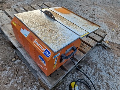 Lot 18 - 2013 Belle Minitile 230 110Volt Wet Tile Cutter Table Saw