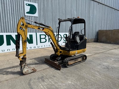 Lot 59 - 2017 CAT 301.7D, Rubber Tracks, Blade, Piped, LED Lights, Strickland Trench Bucket
