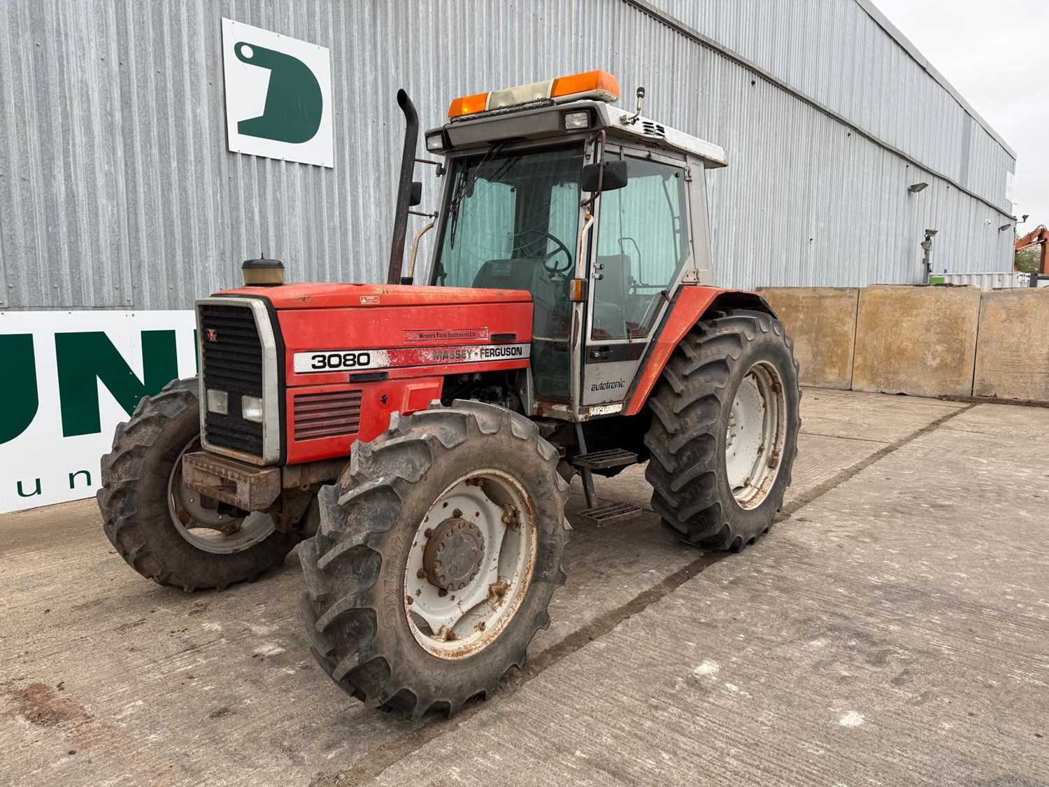 12A - 1988 Massey Ferguson 4WD Tractor , Autotronic, Pick Up Hitch , Two Manual Spools, (Reg Docs Available,)
