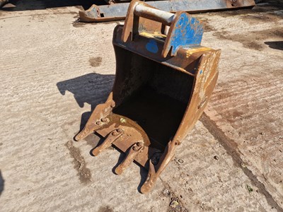 Lot Strickland 24" Digging Bucket 50mm Pin to suit 6-8 Ton Excavator