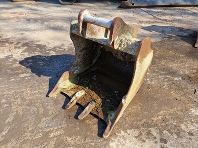 Lot Strickland 24" Digging Bucket 50mm Pin to suit 6-8 Ton Excavator