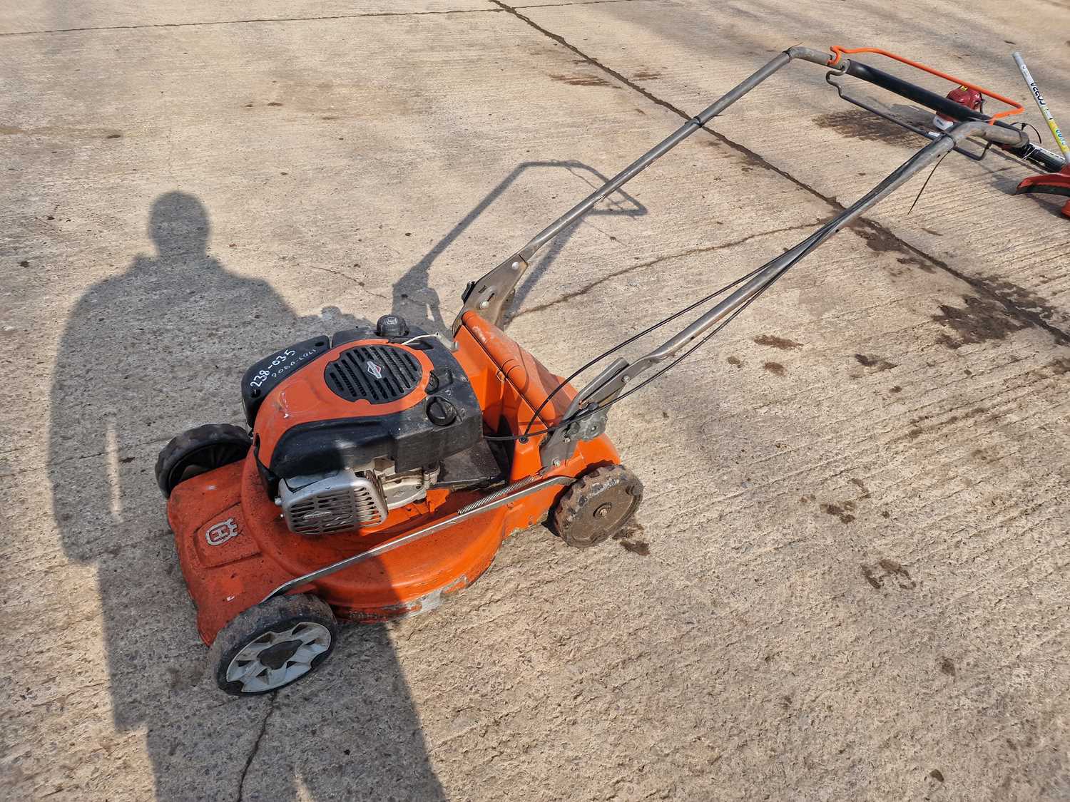 Lot Husqvarna Petrol Lawnmower, Briggs & Stratton Engine