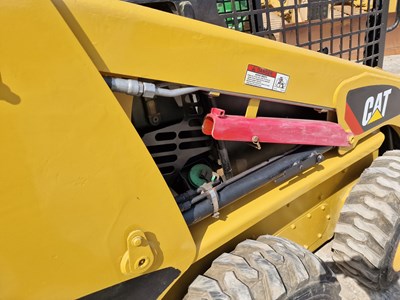 Lot 2012 CAT 216B3 Skidsteer Loader, Piped, Bucket