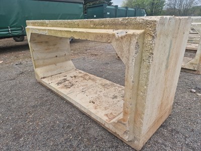 Lot 694 - 290cm x 100cm x 145cm Concrete Culvert, 250cm x 100cm Inner, 4.5 Ton