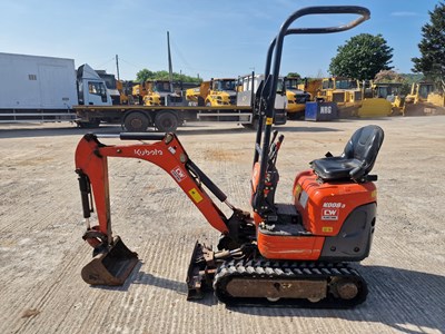 Lot 2018 Kubota K008-3 Rubber Tracks, Blade, Offset, Piped, Expanding Undercarriage, Roll Bar