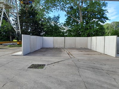 Lot 200cm x 200cm x 115cm Concrete L Shape Wall, 1.6 Ton (5 of)