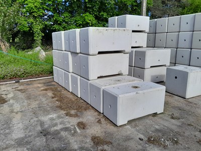 Lot 635 - 120cm x 60cm x 50cm Concrete Marque Ballast (7 of)