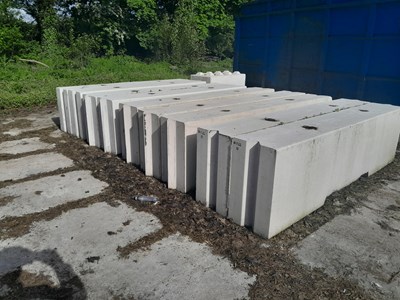 Lot 300cm x 80cm x 45cm Concrete Barrier (5 of)