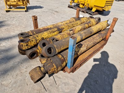 Lot CAT 330B Hoist Ram (4 of), Stick Ram (2 of), Bucket Ram (2 of)