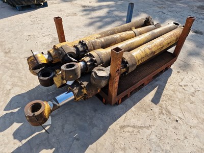 Lot CAT 330B Hoist Ram (4 of), Stick Ram (2 of), Bucket Ram (2 of)