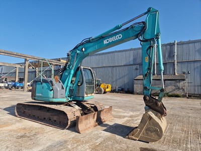 Lot 2002 Kobelco SK135SRLC, 700mm Steel Tracks, Blade, CV, Geith Hydraulic QH, Piped, A/C, 40" Bucket