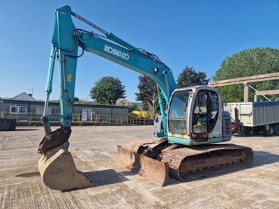 Lot 2002 Kobelco SK135SRLC, 700mm Steel Tracks, Blade, CV, Geith Hydraulic QH, Piped, A/C, 40" Bucket