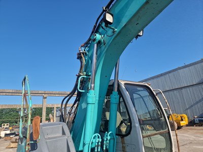 Lot 2002 Kobelco SK135SRLC, 700mm Steel Tracks, Blade, CV, Geith Hydraulic QH, Piped, A/C, 40" Bucket