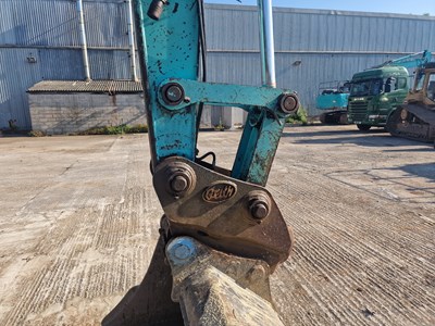 Lot 2002 Kobelco SK135SRLC, 700mm Steel Tracks, Blade, CV, Geith Hydraulic QH, Piped, A/C, 40" Bucket
