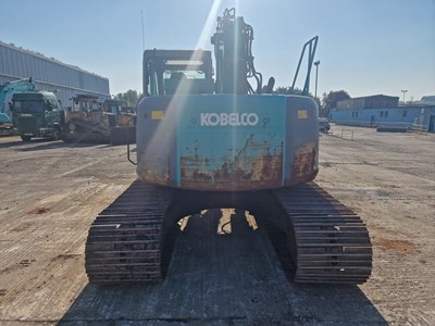 Lot 2002 Kobelco SK135SRLC, 700mm Steel Tracks, Blade, CV, Geith Hydraulic QH, Piped, A/C, 40" Bucket
