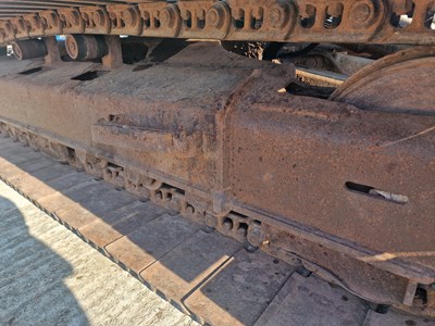 Lot 2002 Kobelco SK135SRLC, 700mm Steel Tracks, Blade, CV, Geith Hydraulic QH, Piped, A/C, 40" Bucket