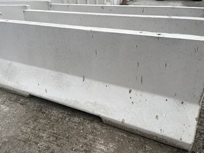 Lot 661 - 2.5 Meter Concrete Barrier (5 of)