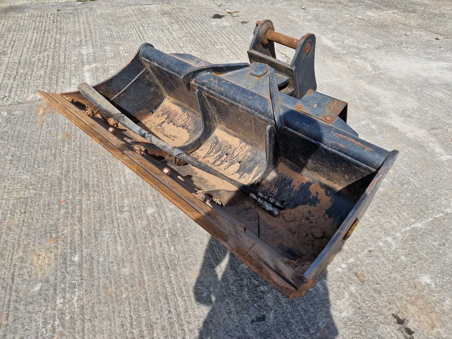 2018 Geith 60" Hydraulic Tilting Grading Bucket 50mm