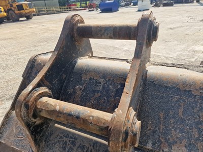 Lot BMC 60" Digging Bucket 90mm Pin to suit 30 Ton Excavator