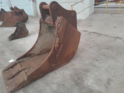 Lot 620 - 32" Digging Bucket 90mm Pin to suit 30 Ton Excavator (Pin Centres 52cm, Dipper Width 40cm)