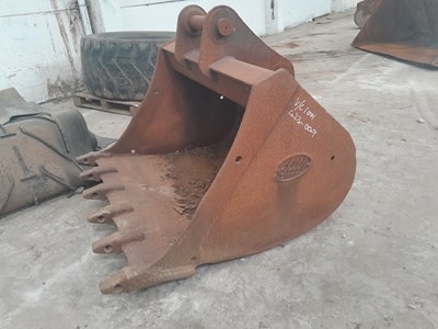 Lot 606 - Geith 60" Digging Bucket 80mm Pin to suit 20 Ton Excavator (Pin Centres 46cm, Dipper Width 33cm)