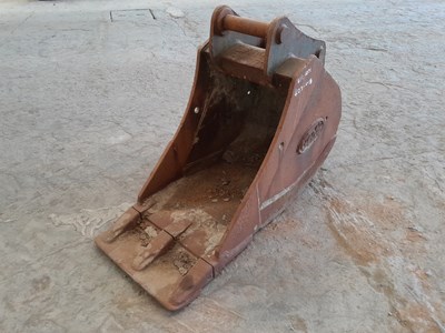 Lot Geith 24" Digging Bucket 65mm Pin to suit 13 Ton Excavator (Pin Centres 41cm, Dipper Width 25.5cm)