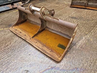 Lot 589 - Strickland 72" Grading Bucket 65mm Pin to suit 13 Ton Excavator (Pin Centre 40cm, Dipper Width 26cm)