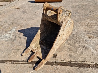 Lot 551 - Geith 24" Digging Bucket 65mm Pin to suit 13 Ton Excavator (Pin Centre 42cm, Dipper Width 26cm)