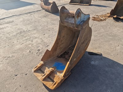 Lot 548 - Euro-Fab 24" Digging Bucket 65mm Pin to suit 13 Ton Excavator (Pin Centre 42cm, Dipper Width 27cm)