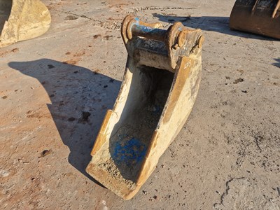 Lot 539 - Strickland 18" Digging Bucket 65mm Pin to suit 13 Ton Excavator (Pin Centre 40cm, Dipper Width 26cm)